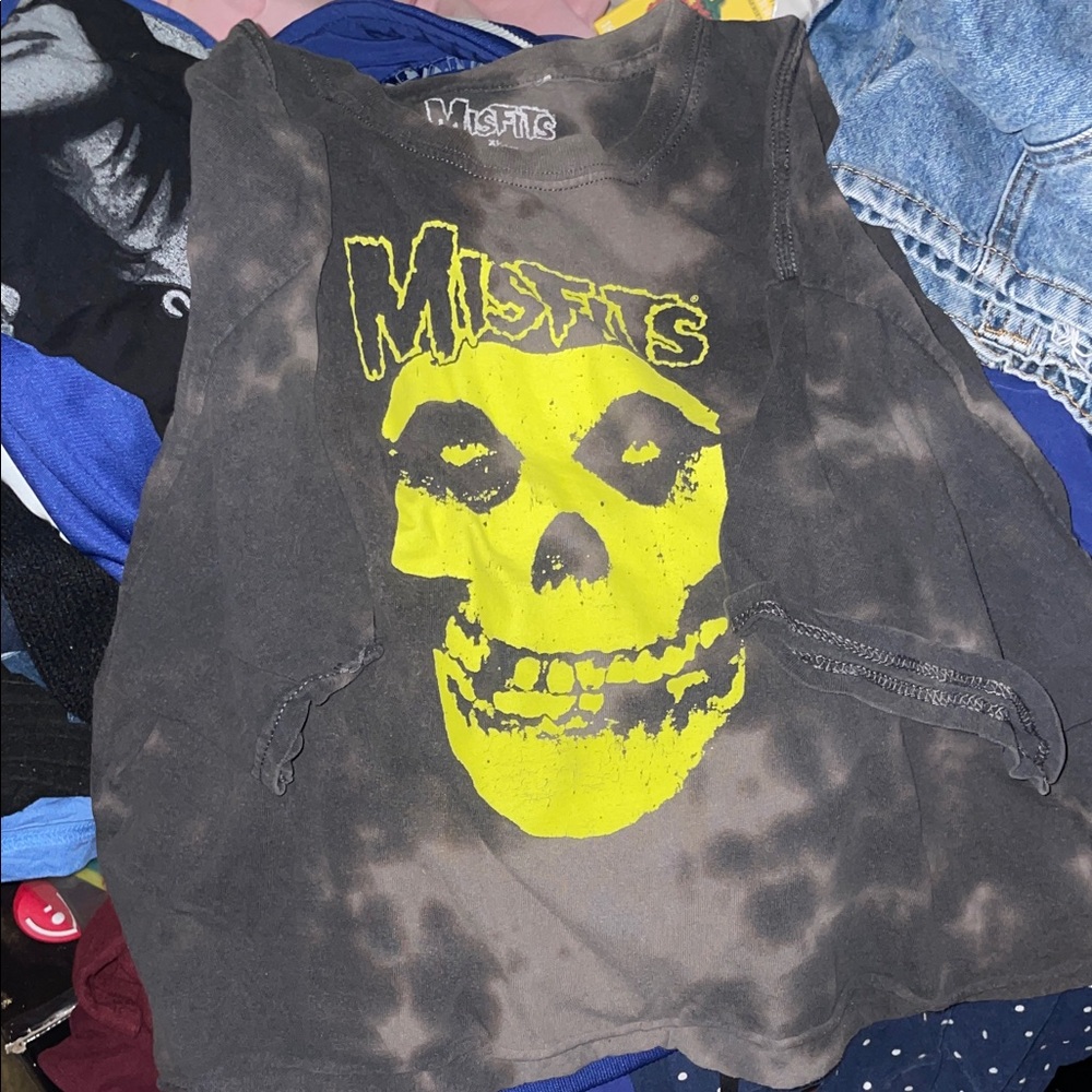 Hot Topic Black Tie-Dye Misfits Crop Tee with Yellow Skull